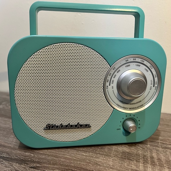 Studebaker SB2000 Retro Portable AM/FM Radio - Speaker - Aux Input (Teal) - Picture 1 of 4